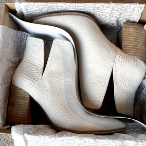 Steve Madden Darryn Bootie Bone White